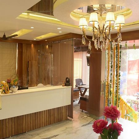 Hotel Le Cypress Bareli Kültér fotó