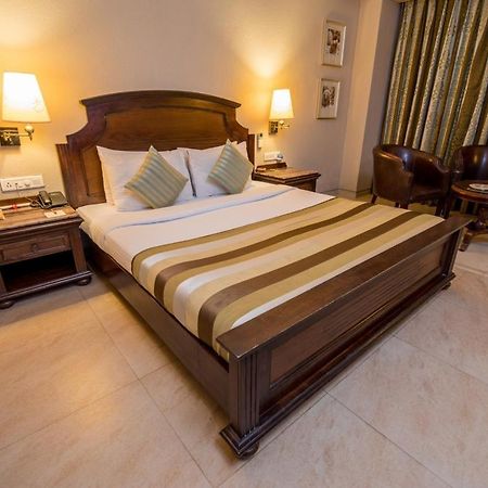 Hotel Le Cypress Bareli Kültér fotó