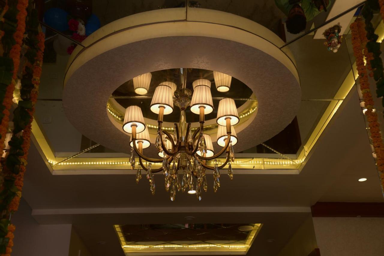 Hotel Le Cypress Bareli Kültér fotó
