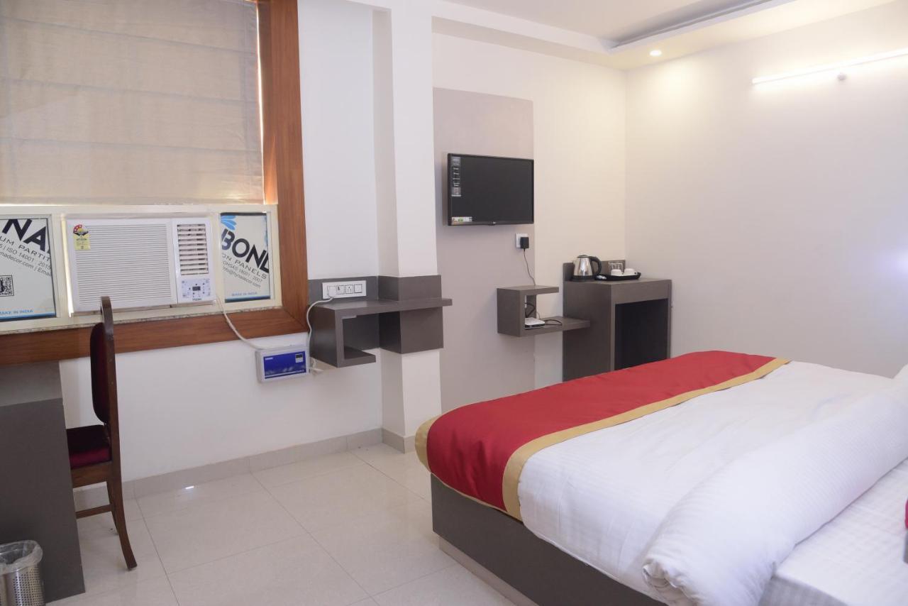 Hotel Le Cypress Bareli Kültér fotó
