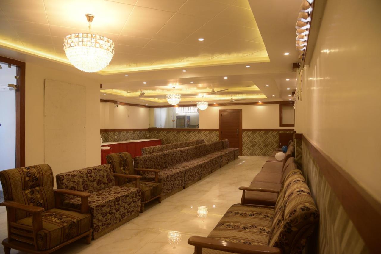 Hotel Le Cypress Bareli Kültér fotó