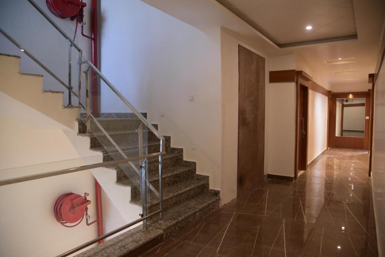 Hotel Le Cypress Bareli Kültér fotó