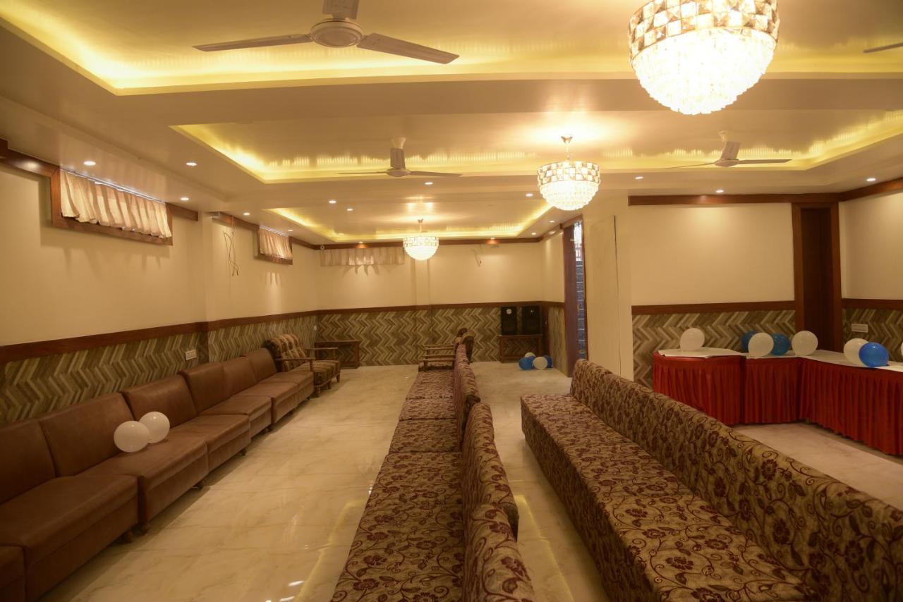 Hotel Le Cypress Bareli Kültér fotó