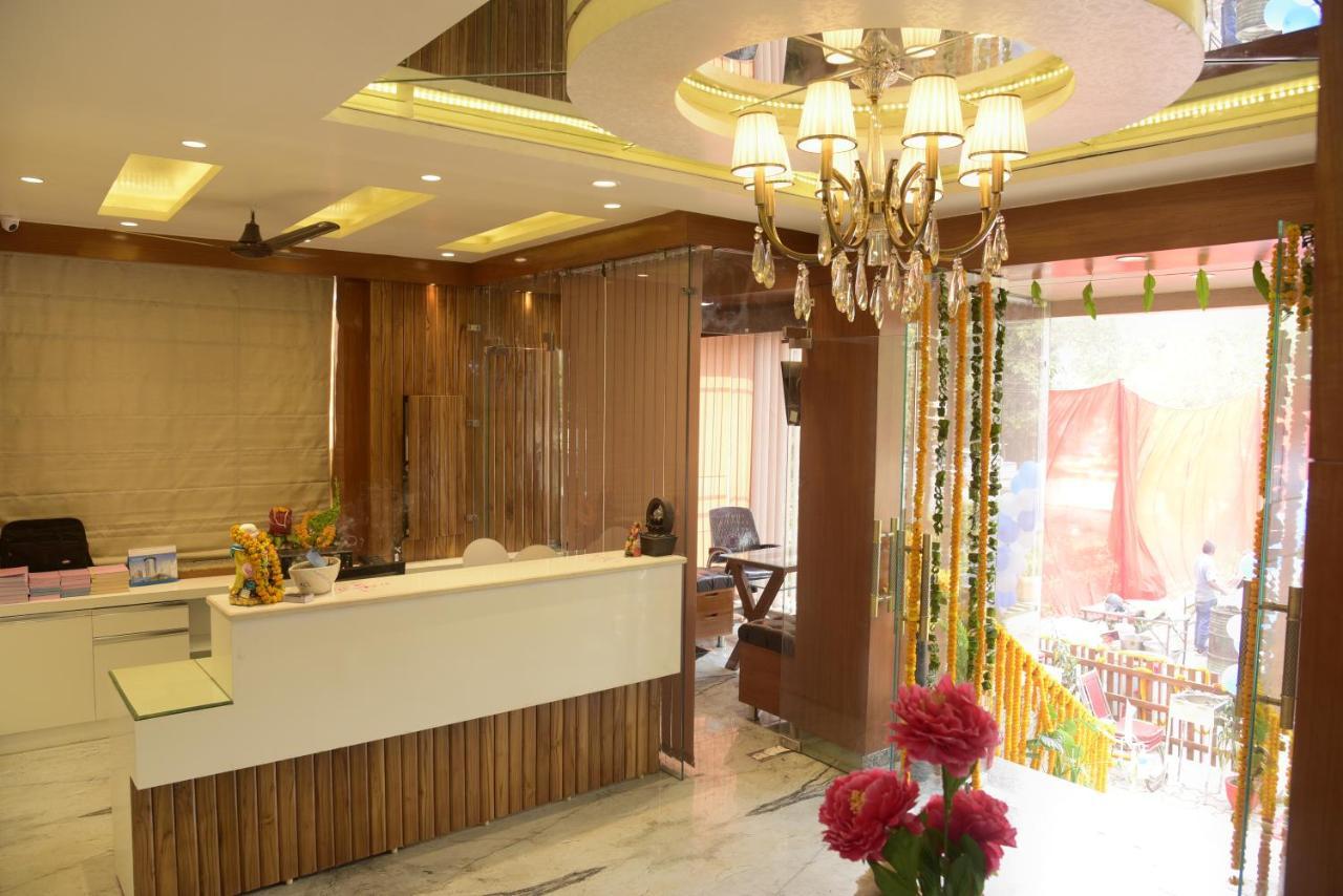 Hotel Le Cypress Bareli Kültér fotó