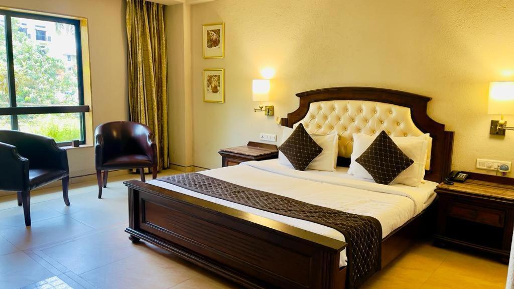 Hotel Le Cypress Bareli Kültér fotó